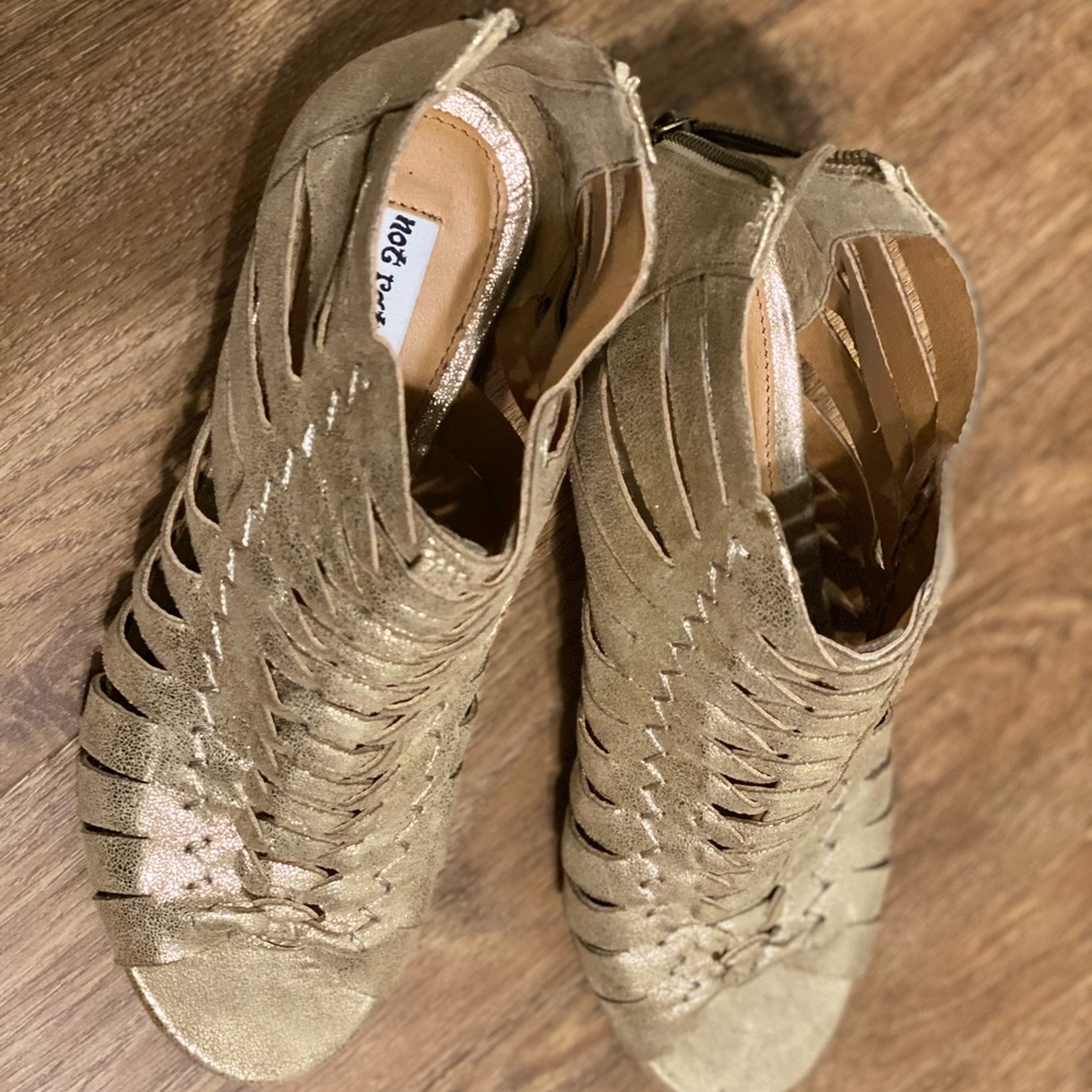 Sandals - Picture 4 of 4